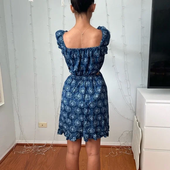 Elegant Blue Patterned Dress - Picture 5 of 5